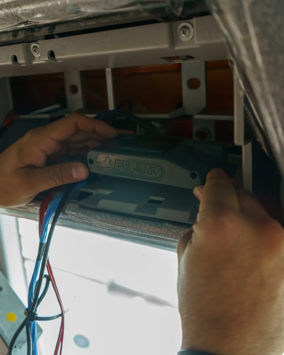 Instalación del Localizador DG-600 en un vehículo